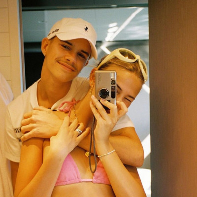 Justin και Hailey εσείς; Ο Romeo Beckham και η Mia Regan ψάρωσαν τους fans τους στο Instagram