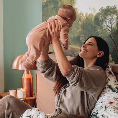 Χριστίνα Μπόμπα: Οι απαντήσεις για τη μητρότητα και οι νέες φώτο των διδύμων