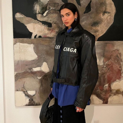 Θέλεις να δεις την Dua Lipa από κοντά; Θα σου κοστίσει μόλις... 2.207 ευρώ!