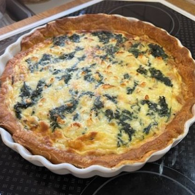 Πεντανόστιμη και εύκολη συνταγή για Quiche Lorraine με σπανάκι και φέτα