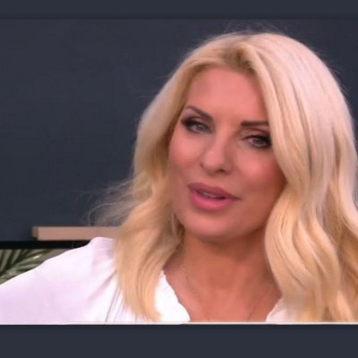 Ελένη Μενεγάκη: Ο Άγγελος της τηλεφώνησε και… «τα έχασε» - «Πού είσαι παιδί μου;» (Video)