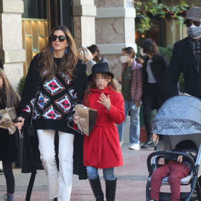 Τσιμτσιλή – Σοφός: Η οικογενειακή βόλτα και το αξεσουάρ της κόρης της που μας ξετρέλανε