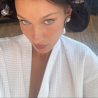 Η Bella Hadid αποκάλυψε τον λόγο που έχει σταματήσει να πίνει αλκοόλ τους τελευταίους μήνες