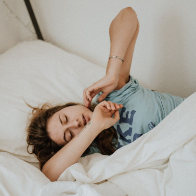 Πώς οι μέθοδοι 3-6-5 και 4-7-8 θα βοηθήσουν τις κουρασμένες μαμάδες να κοιμηθούν