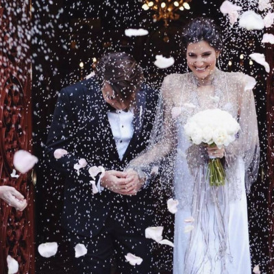 Παραμυθένιος ο γάμος γνωστού ζευγαριού! Η κούκλα νύφη και το γαμήλιο τραπέζι που μας ξετρέλανε