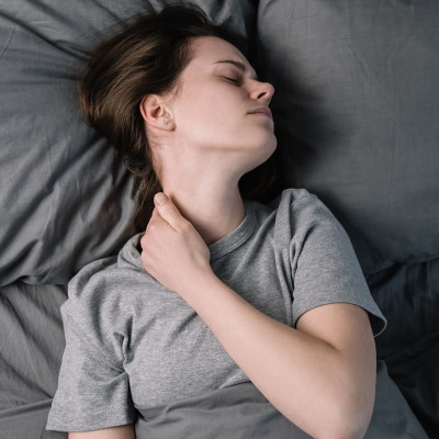 Επίμονος πόνος σε όλο το σώμα: Γιατί δεν πρέπει να τον αγνοείτε (video)