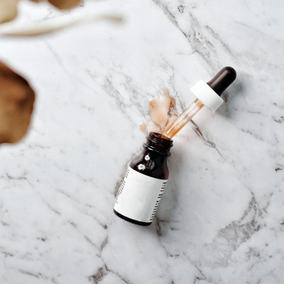 #SkinMatters: Έρχεται το τέλος των οξέων; Εξετάζουμε την τάση που έχει διχάσει τους δερματολόγους