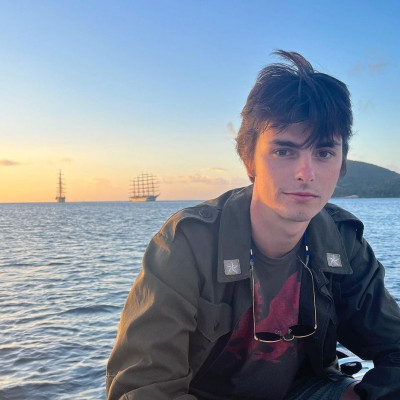 Ο Dylan είναι ο πιο ωραίος Douglas! Όσα θέλεις να ξέρεις για τον γιο της Catherine Zeta Jones