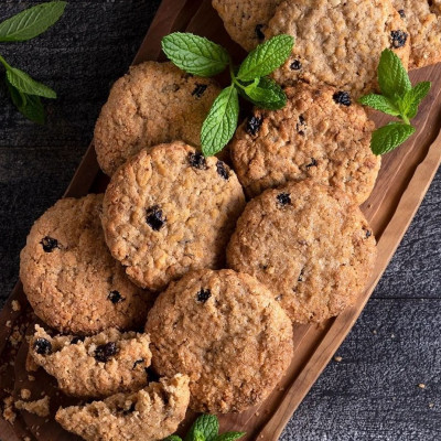 Άκης Πετρετζίκης: Μπισκότα με μήλο και κανέλα