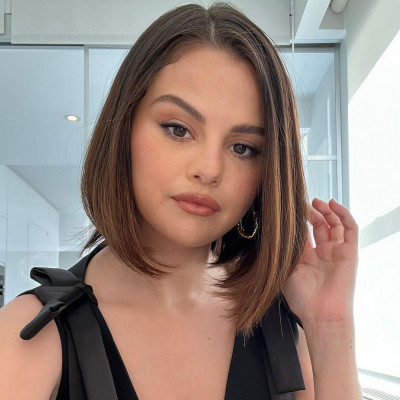 Selena Gomez είσαι δυνατή! Πώς κατάφερε να μην τη νοιάζει να είναι «τέλεια»