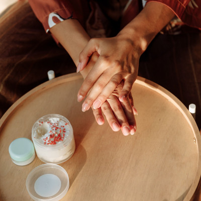 Κανένα μανικιούρ! 5 κρέμες χεριών και 5 λαδάκια για παρανυχίδες για τέλεια χέρια