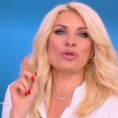 Ελένη Μενεγάκη: Στη Χαλκίδα με τον Μάκη της για θαλασσινά - Η επική ατάκα του μαγαζάτορα