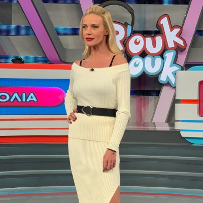 How To: Πώς θα κάνεις την off-the-shoulder μπλούζα σου να μείνει στη θέση της