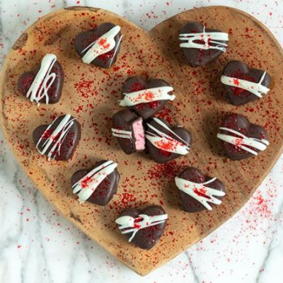 Άκης Πετρετζίκης: Σοκολατάκια καρδιές