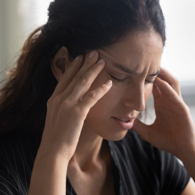 Συχνές ημικρανίες: Για ποιες παθήσεις πολλαπλασιάζουν τον κίνδυνο (εικόνες)