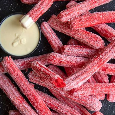 Άκης Πετρετζίκης: Red velvet churros