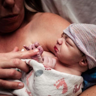 «Όλος ο κόσμος στην αγκαλιά σου»