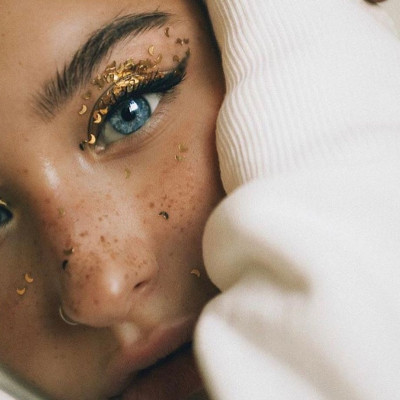 New trend alert! Το glitter στις βλεφαρίδες είναι η νέα τάση - Πώς θα υιοθετήσεις το απόλυτο look