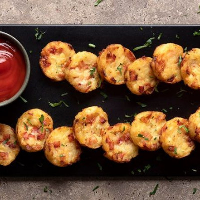 Άκης Πετρετζίκης: Hash browns με μπέικον