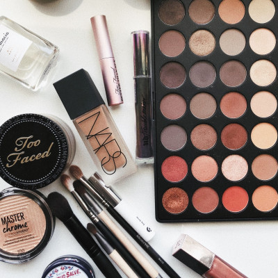 Άσε τα καλλυντικά της μαμάς σου! Γιατί δεν πρέπει να τα χρησιμοποιήσεις ποτέ ξανά