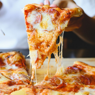 Πίτσα: 7 υγιεινές παραλλαγές για όσους προσέχουν το βάρος τους (video)