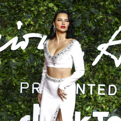 H Adriana Lima περιμένει το 3ο της παιδί και πήρε «εκδίκηση» από τον σύντροφό της