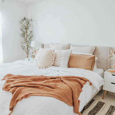 Αυτός είναι ο λόγος που αγαπάμε τα λευκά σεντόνια (+ το hack για να τα κάνεις λευκότερα)