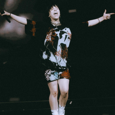 Η Billie Eilish μας έλιωσε! Βγήκε ξανά μπροστά για τους fans της