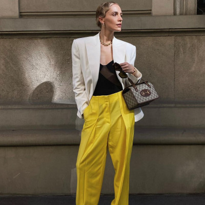 Όχι άλλα βαρετά outfits! 10 χρωματικοί συνδυασμοί που θα απογειώσουν κάθε σου εμφάνιση