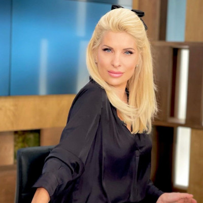 Ελένη Μενεγάκη: «Είναι όλα ψέματα, μην πιστεύετε τίποτε από όσα γράφονται για εμένα»