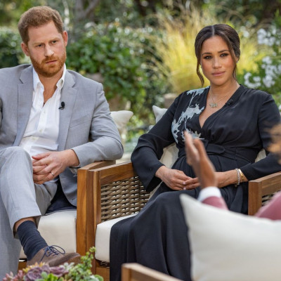 «Φόρεμα της χρονιάς» το midi dress της Meghan Markle στη συνέντευξη με την Oprah