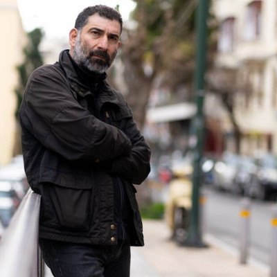 Ο Γιάννης Οικονομίδης διηγείται ιστορίες πίσω από κλειστές πόρτες