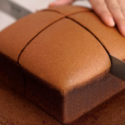 Συνταγή για το πιο αφράτο σοκολατένιο κέικ που έχετε δοκιμάσει (vid)