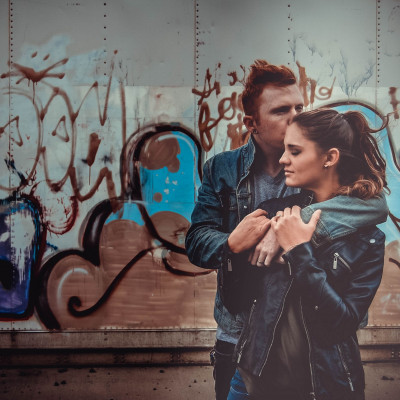 6 σημάδια που φανερώνουν ότι όσο κι αν θέλει, δεν μπορεί να σε ξεπεράσει