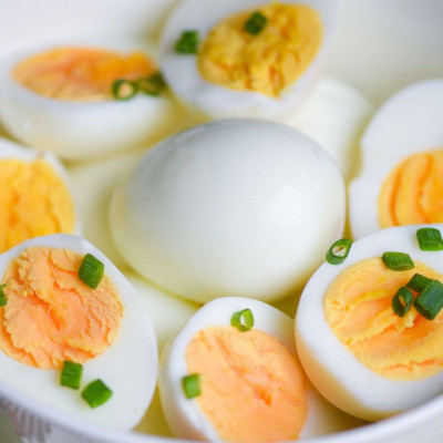 Τι συμβαίνει στο σώμα σας όταν τρώτε καθημερινά αυγά (video)