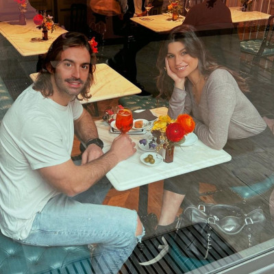 O oίκος Gucci έβαλε τη Δανάη Παππά στη βιτρίνα και εκείνη τρολάρει την Κατερίνα Καινούργιου