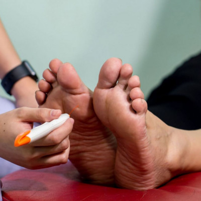 Νευροπάθεια: 6 βιταμίνες για την αντιμετώπιση των συμπτωμάτων (video)