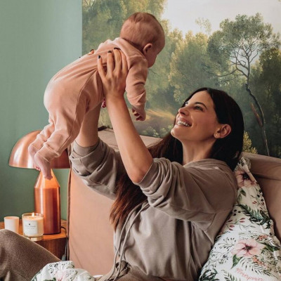 Χριστίνα Μπόμπα: Οι κόρες της της έλειψαν πολύ- Τα παιχνίδια και η τρυφερή φωτογραφία μαζί τους!