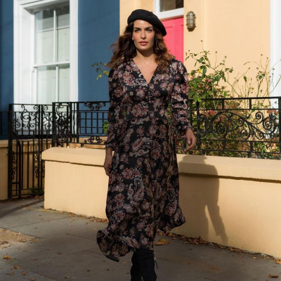 Η Τόνια Σωτηροπούλου με ένα floral φόρεμα που απογείωσε την ανοιξιάτικη διάθεση