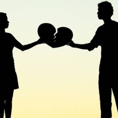 Χωρισμός - βόμβα στην ελληνική showbiz - Η τραγουδίστρια μόλις επιβεβαίωσε ότι είναι single