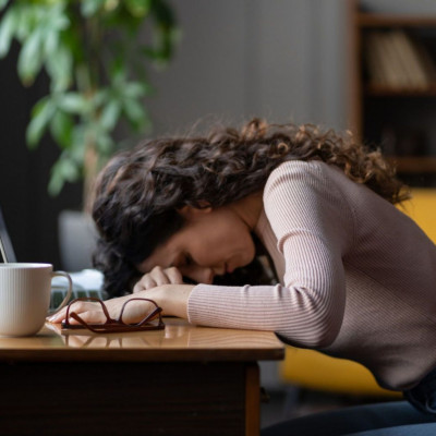 8 σημάδια ότι δεν κοιμάστε αρκετά (video)