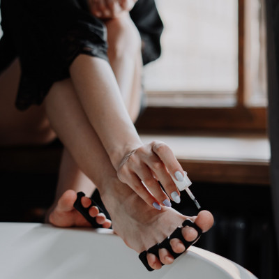 Pedicure queen! Πώς θα φτιάξεις τα νύχια των ποδιών σου στο σπίτι like a pro