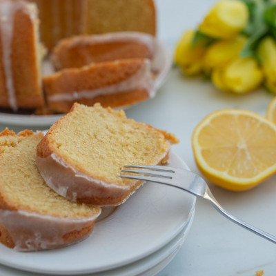 Νηστίσιμο κέικ λεμονιού χωρίς αυγά, γάλα και βούτυρο - Δεν χρειάζεται καν μίξερ