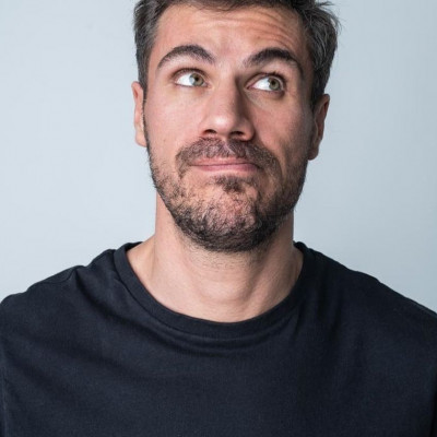 Ο Άκης Πετρετζίκης έγινε άλλη μία φορά… «εκατομμυριούχος»!