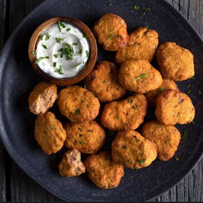 Άκης Πετρετζίκης: Κοτομπουκιές με γλυκοπατάτα