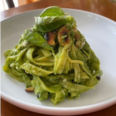 Yummy Νηστίσιμη συνταγή για Ταλιατέλες με μεταξωτή υφή από πέστο αβοκάντο