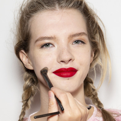 Ρουζ, σκιές, κραγιόν! Οι σωστές αποχρώσεις για εσένα που είσαι ξανθιά