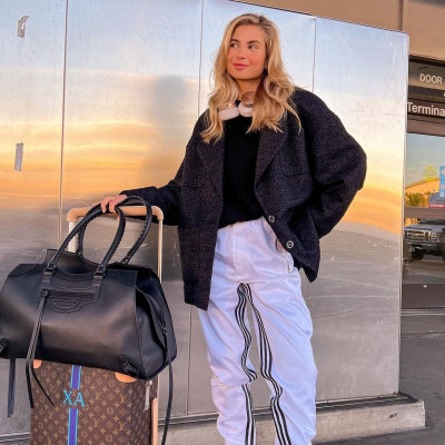 Ταξίδι με αεροπλάνο; 3 τρόποι για να πάρεις περισσότερα ρούχα μαζί σου (κι ας μη χωρούν στη βαλίτσα)