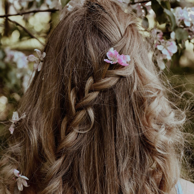 Η νέα σειρά της Le Petit Marseillais υπόσχεται ολική «Αναδόμηση» των μαλλιών