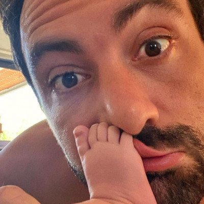 Σάκης Τανιμανίδης: Πρωινά παιχνίδια με τις δίδυμες - Η ανάρτηση της Χριστίνας Μπόμπα